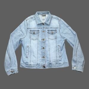 Route 66 Women’s Light Wash Denim Trucker Jacket Large